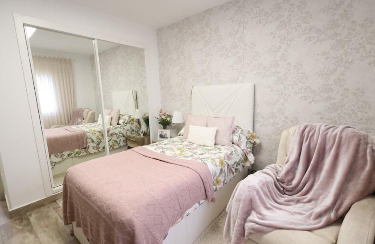 Herverkoop - Villa -
San Miguel de Salinas - Inland