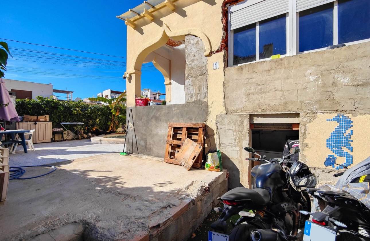 Herverkoop - Villa -
San Miguel de Salinas - Inland