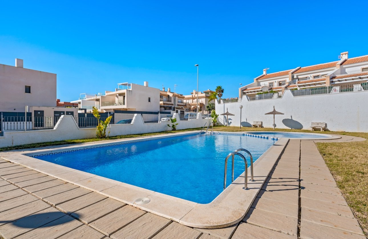 Herverkoop - Villa -
San Miguel de Salinas - Inland