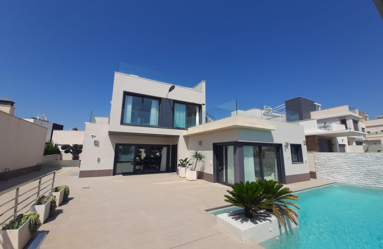 Herverkoop - Villa -
San Miguel de Salinas - Inland