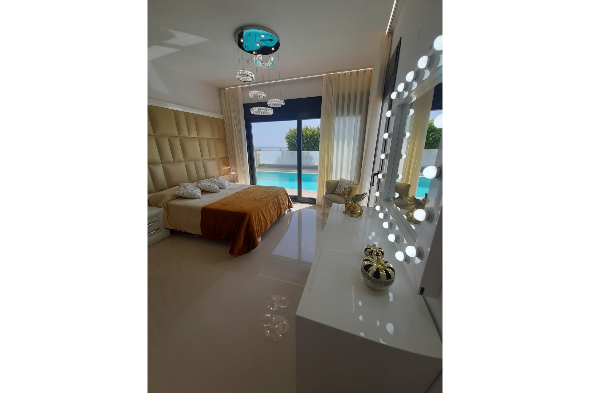 Herverkoop - Villa -
San Miguel de Salinas - Inland