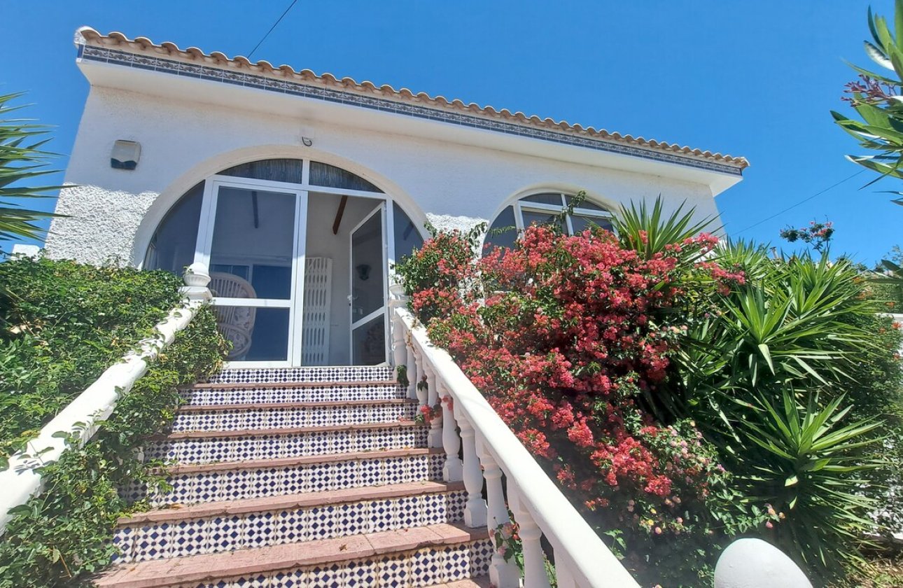 Herverkoop - Villa -
San Miguel de Salinas - Inland