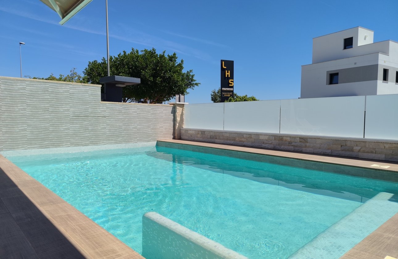 Herverkoop - Villa -
San Miguel de Salinas - Inland