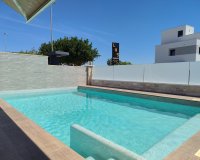 Herverkoop - Villa -
San Miguel de Salinas - Inland