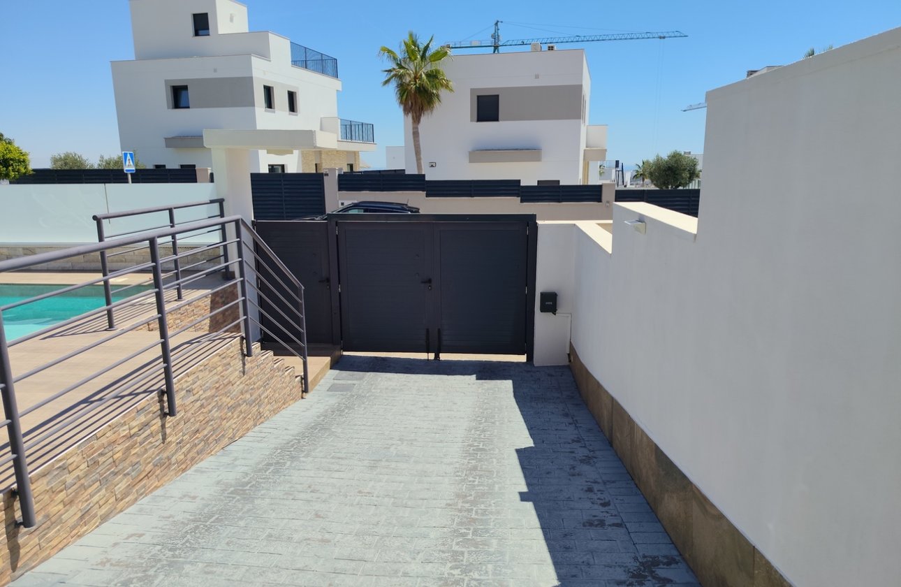Herverkoop - Villa -
San Miguel de Salinas - Inland