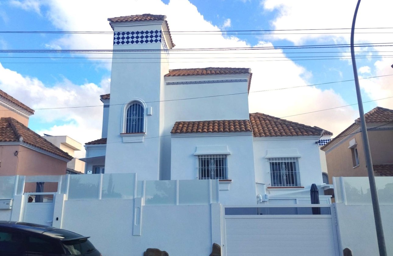 Herverkoop - Villa -
San Miguel de Salinas - Inland