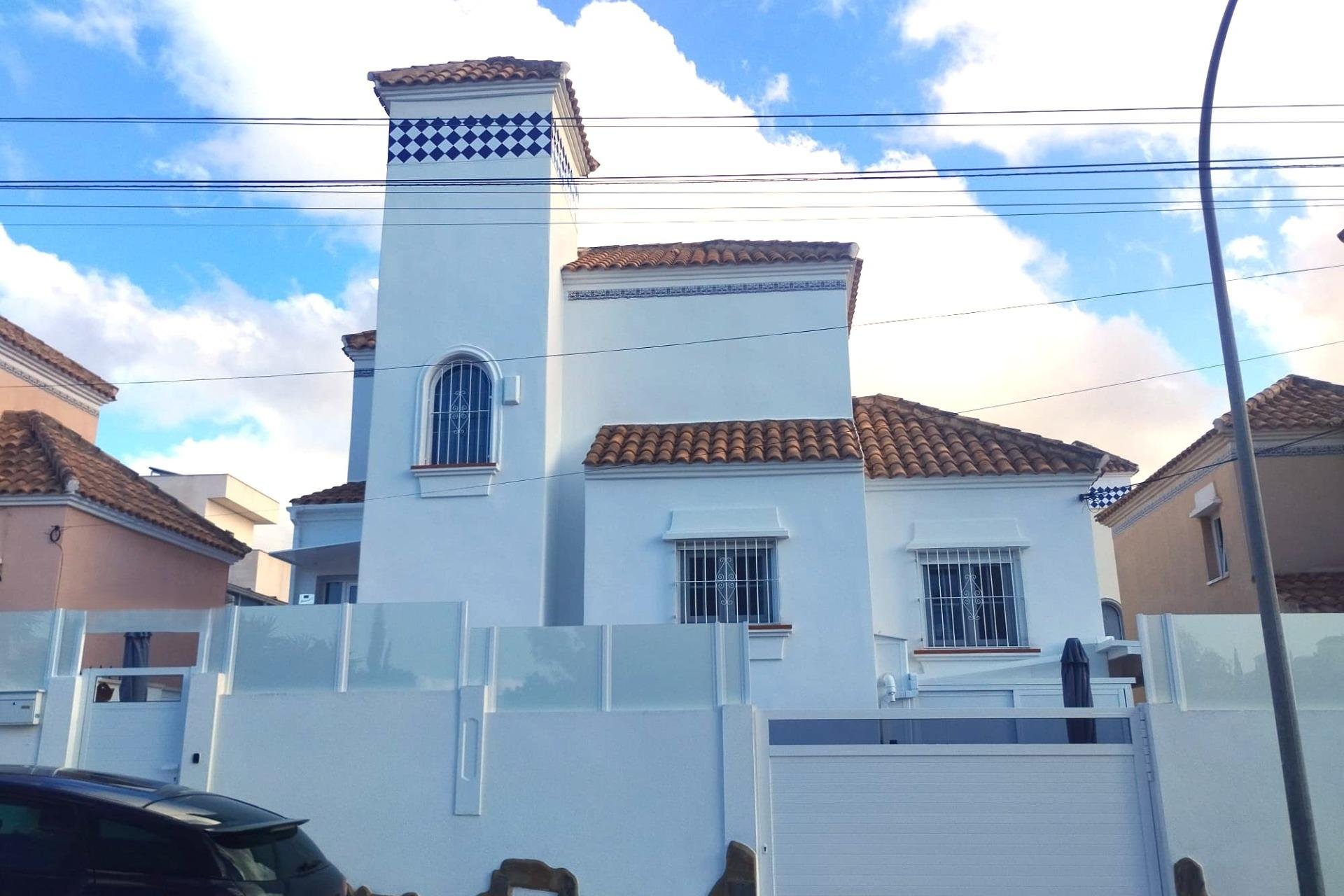 Herverkoop - Villa -
San Miguel de Salinas - Inland