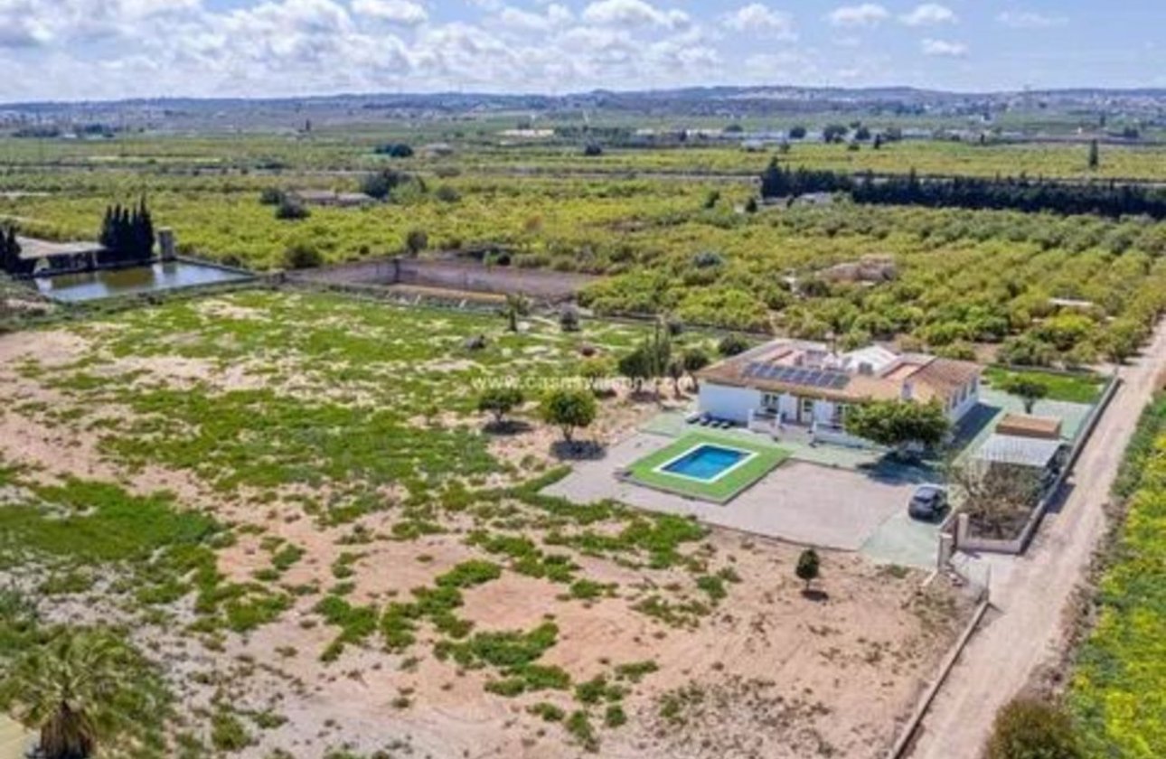 Herverkoop - Villa -
San Miguel de Salinas - Inland