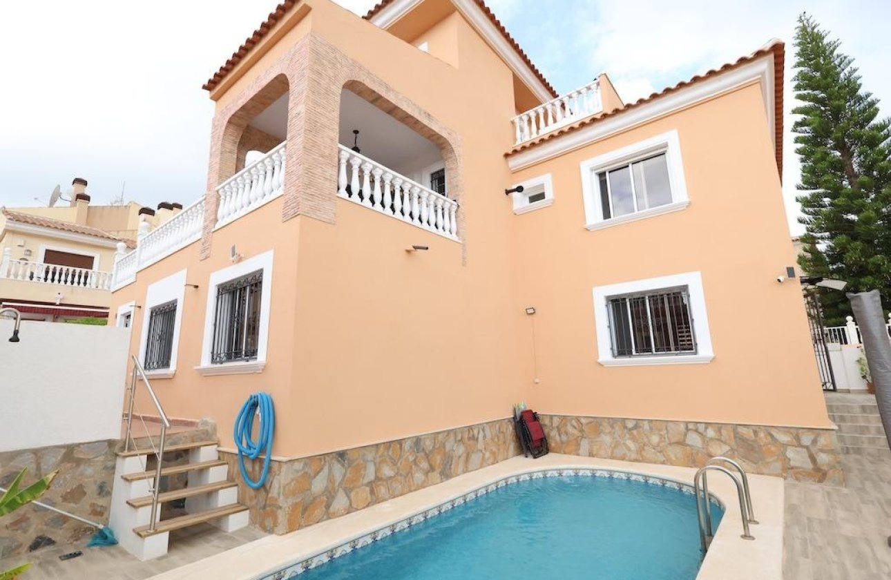 Herverkoop - Villa -
San Miguel de Salinas - Inland