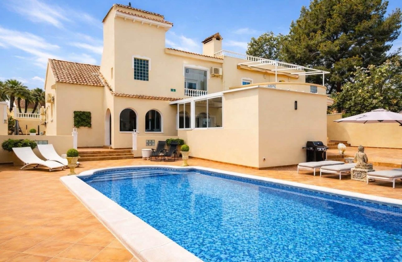 Herverkoop - Villa -
San Miguel de Salinas - Inland