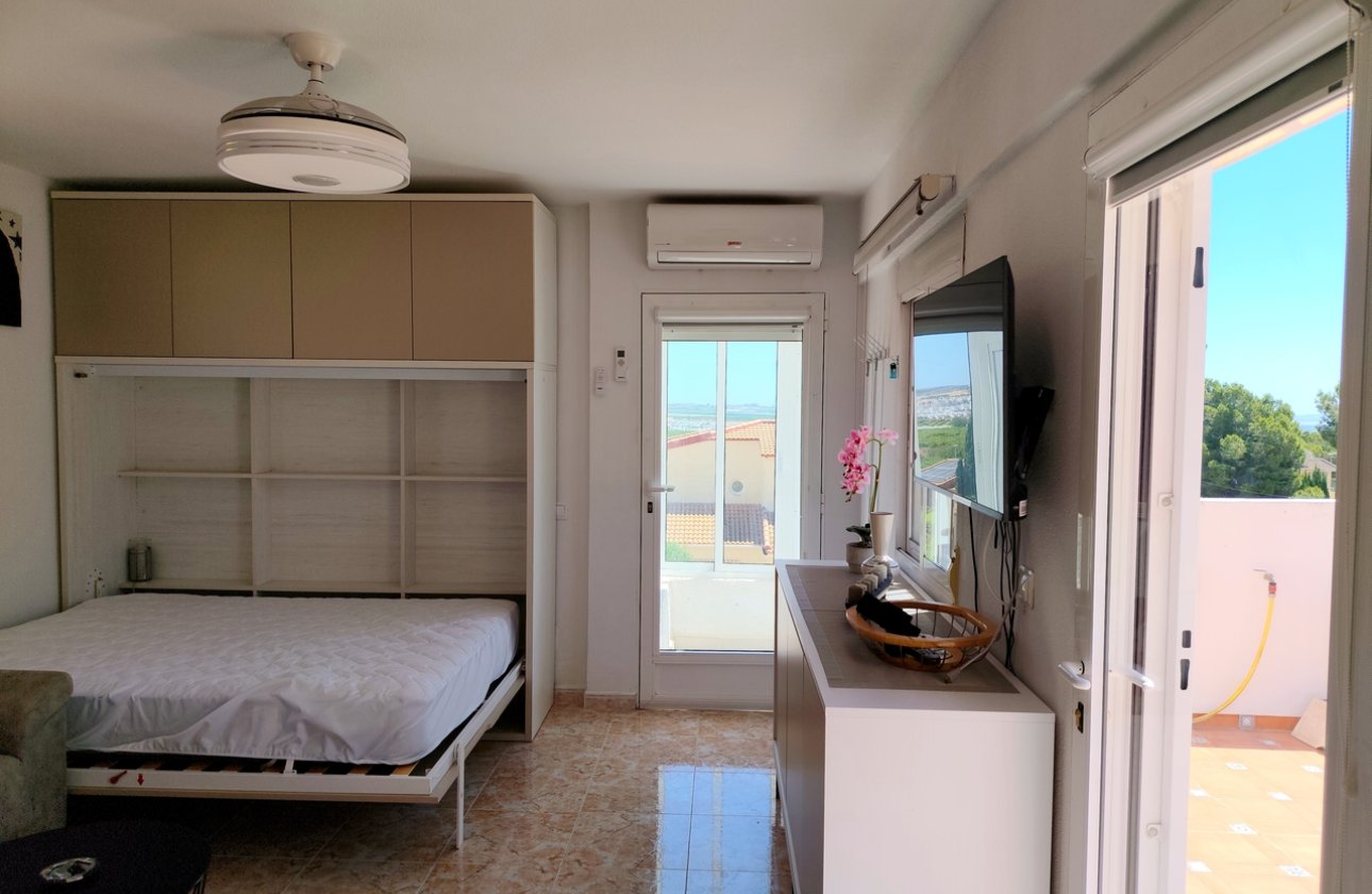 Herverkoop - Villa -
San Miguel / Vistabella Golf - Inland