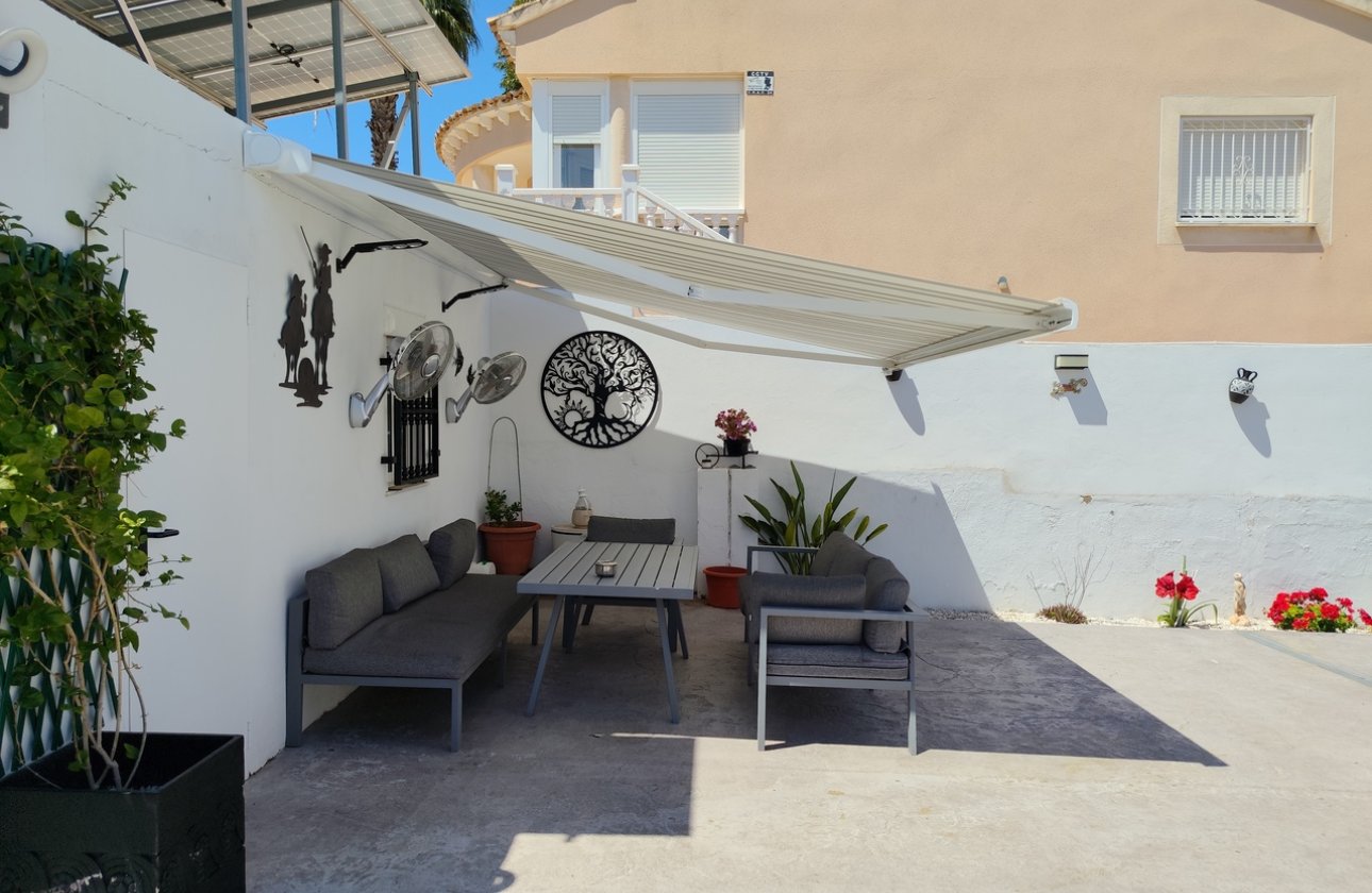 Herverkoop - Villa -
San Miguel / Vistabella Golf - Inland