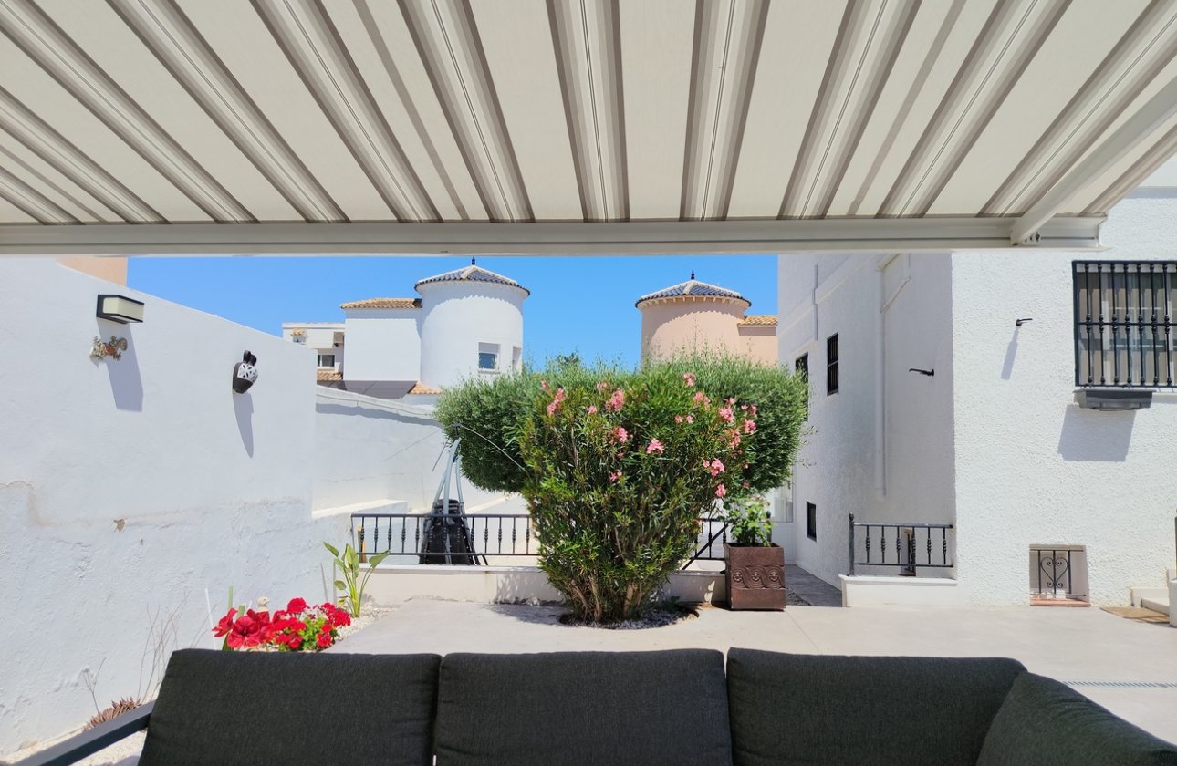 Herverkoop - Villa -
San Miguel / Vistabella Golf - Inland