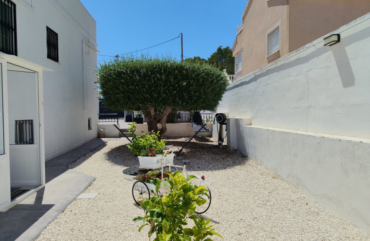 Herverkoop - Villa -
San Miguel / Vistabella Golf - Inland