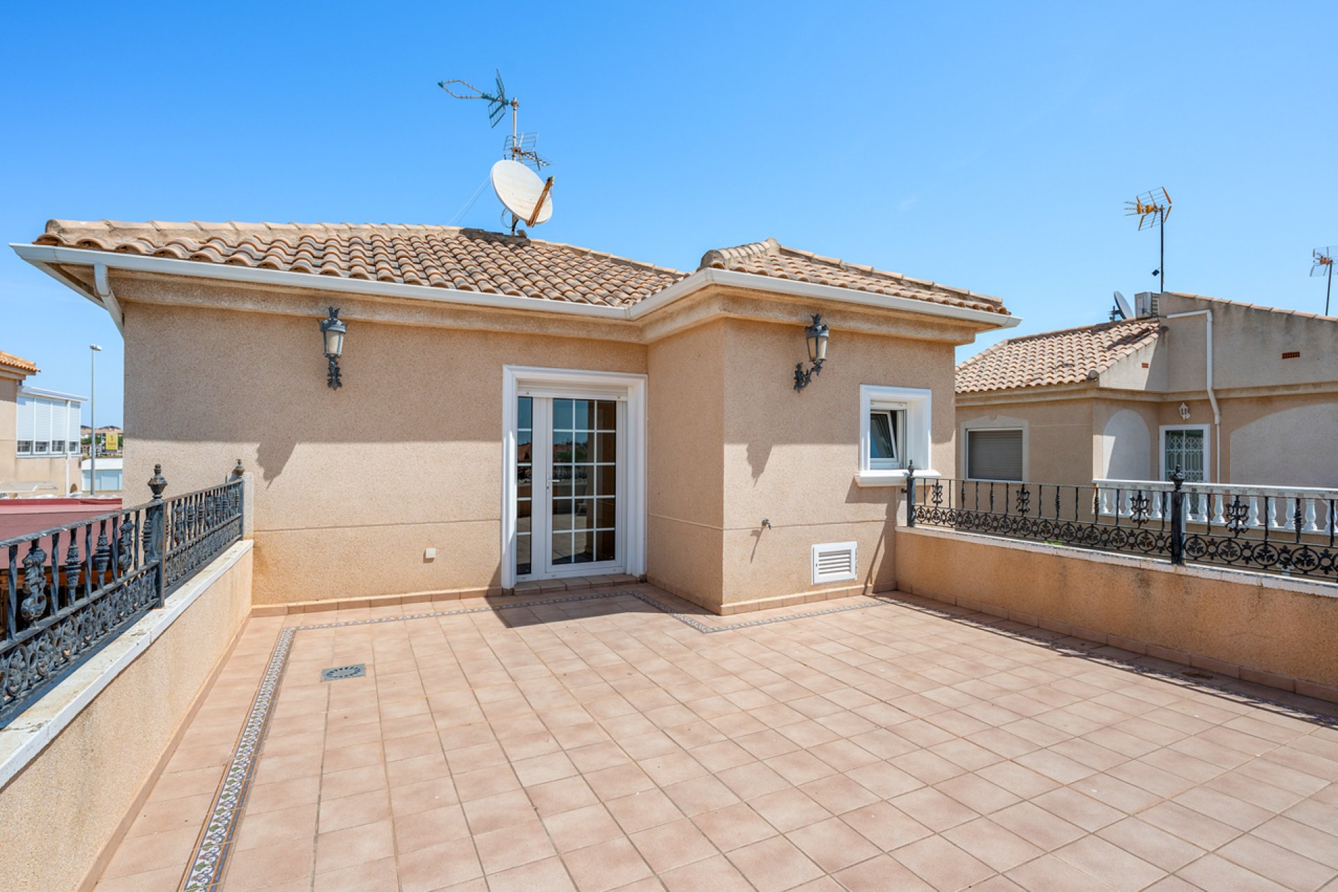 Herverkoop - Villa -
Torre de la Horadada - Costa Blanca