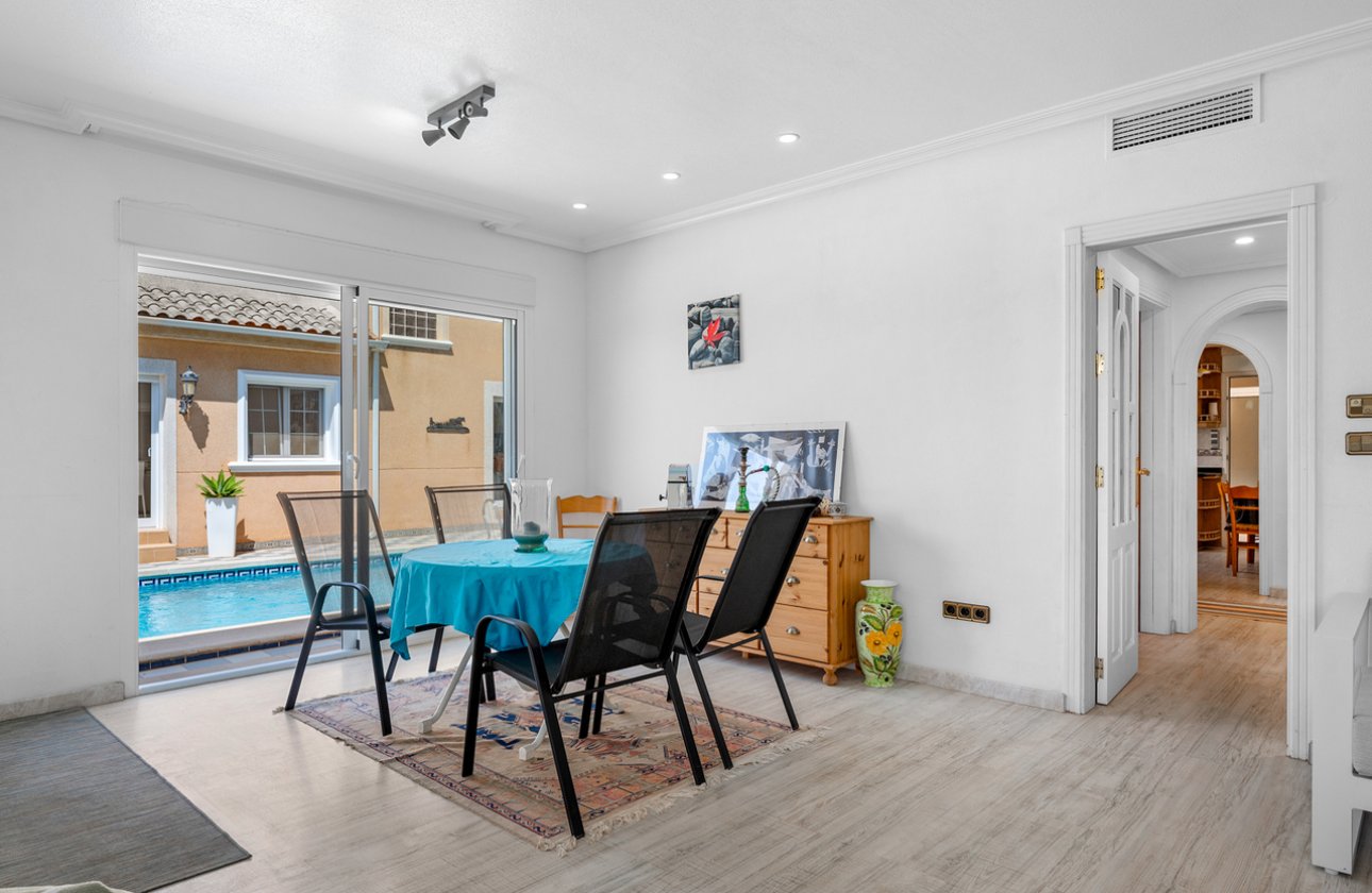 Herverkoop - Villa -
Torre de la Horadada - Costa Blanca