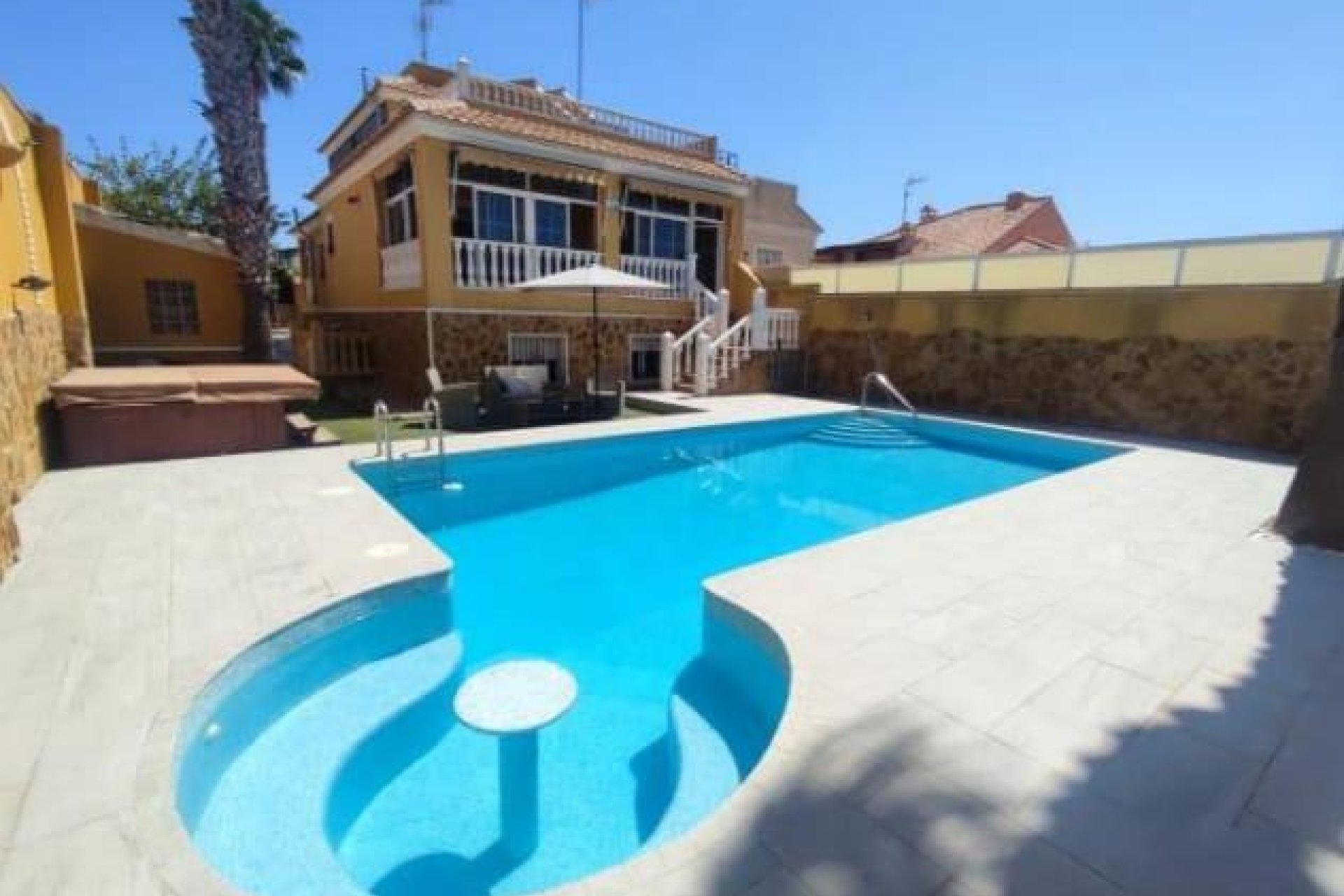 Herverkoop - Villa -
Torrevieja - Aguas Nuevas
