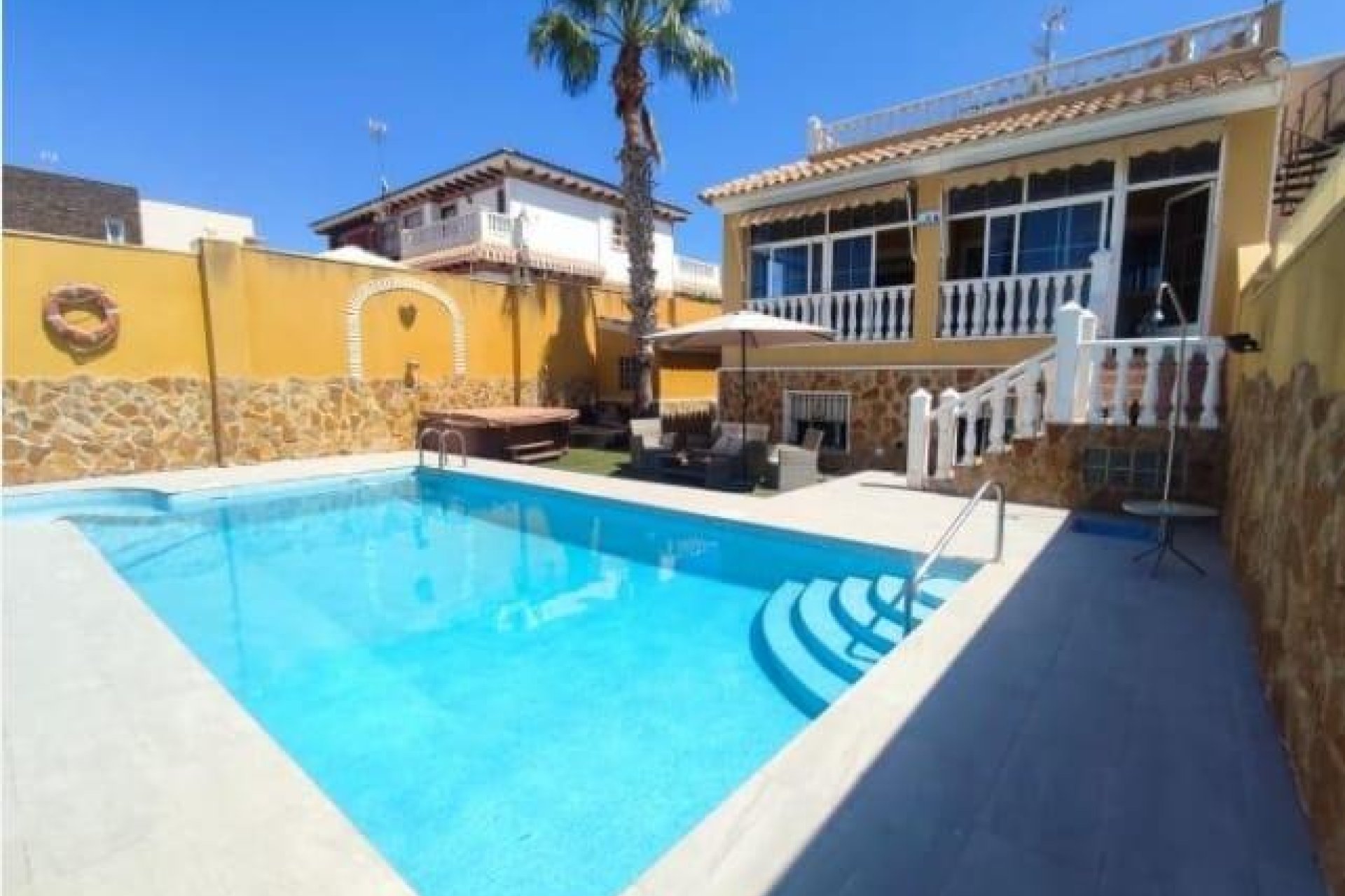 Herverkoop - Villa -
Torrevieja - Aguas Nuevas