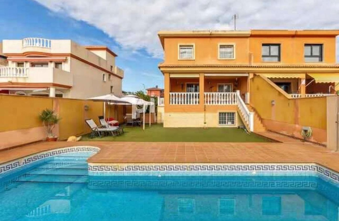 Herverkoop - Villa -
Torrevieja - Aguas Nuevas
