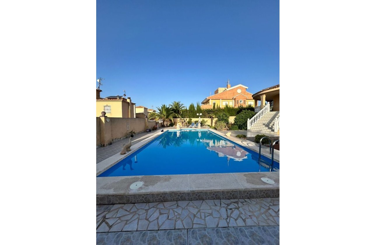 Herverkoop - Villa -
Torrevieja - Aguas Nuevas