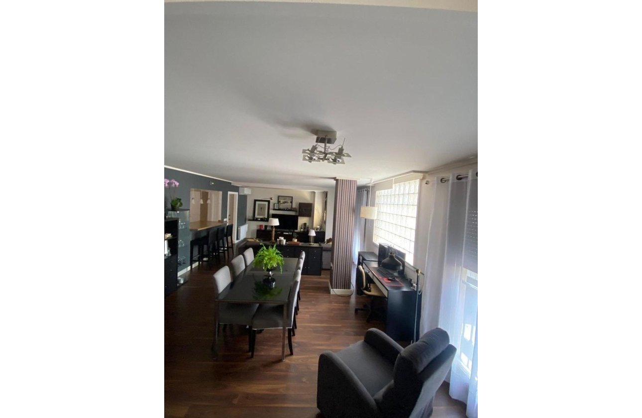 Herverkoop - Villa -
Torrevieja - Centro - Muelle Pesquero