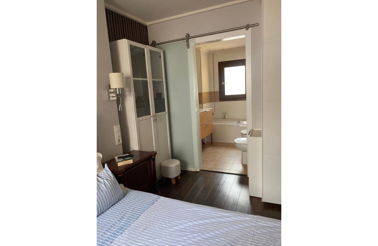 Herverkoop - Villa -
Torrevieja - Centro - Muelle Pesquero