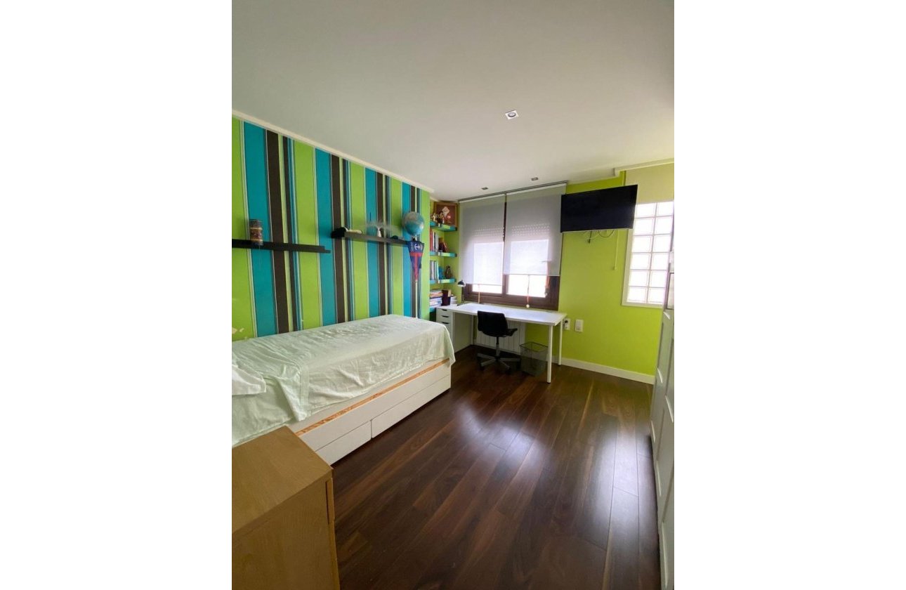 Herverkoop - Villa -
Torrevieja - Centro - Muelle Pesquero