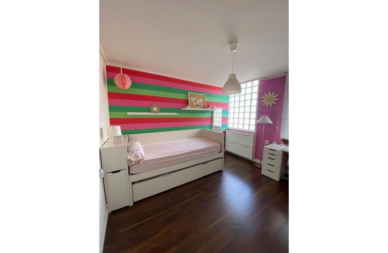 Herverkoop - Villa -
Torrevieja - Centro - Muelle Pesquero