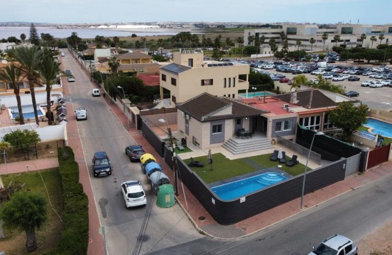 Herverkoop - Villa -
Torrevieja - Costa Blanca