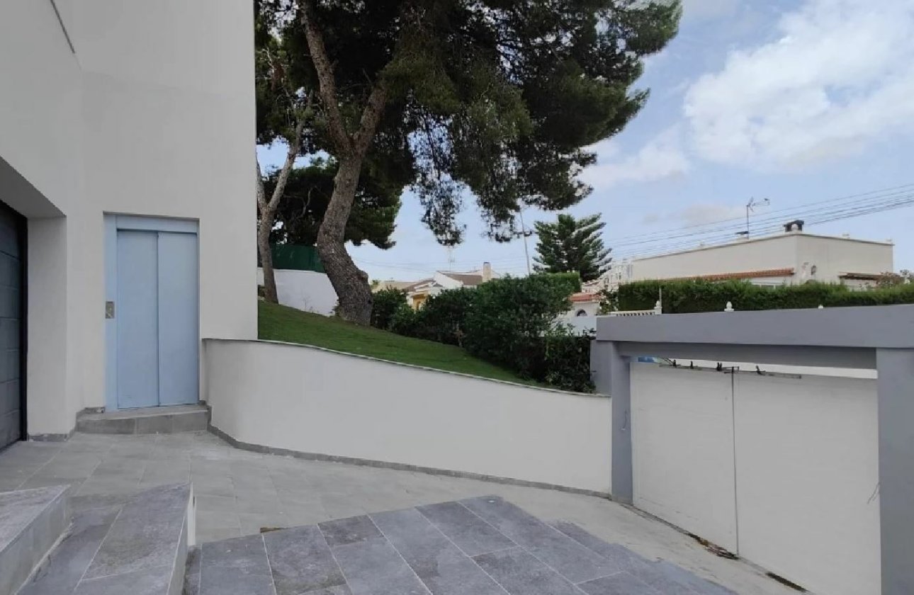 Herverkoop - Villa -
Torrevieja - Costa Blanca