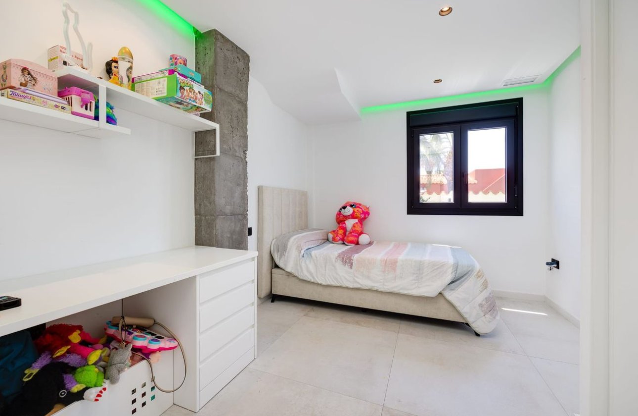 Herverkoop - Villa -
Torrevieja - Costa Blanca