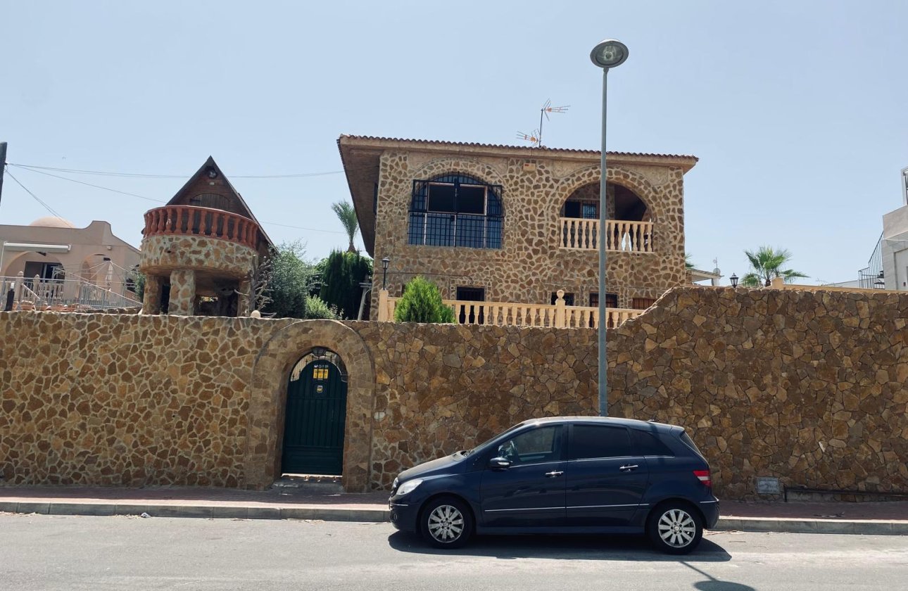 Herverkoop - Villa -
Torrevieja - Costa Blanca