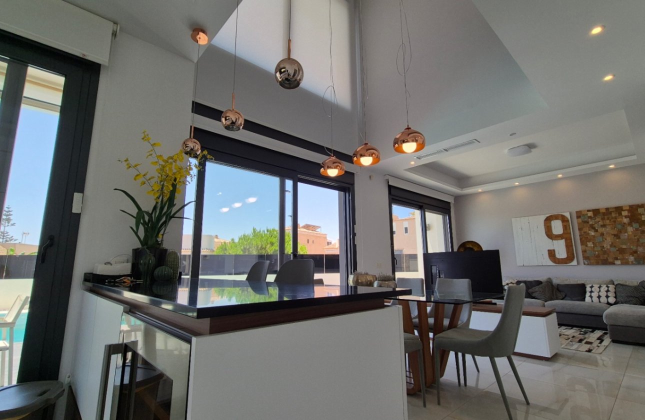 Herverkoop - Villa -
Torrevieja - Costa Blanca