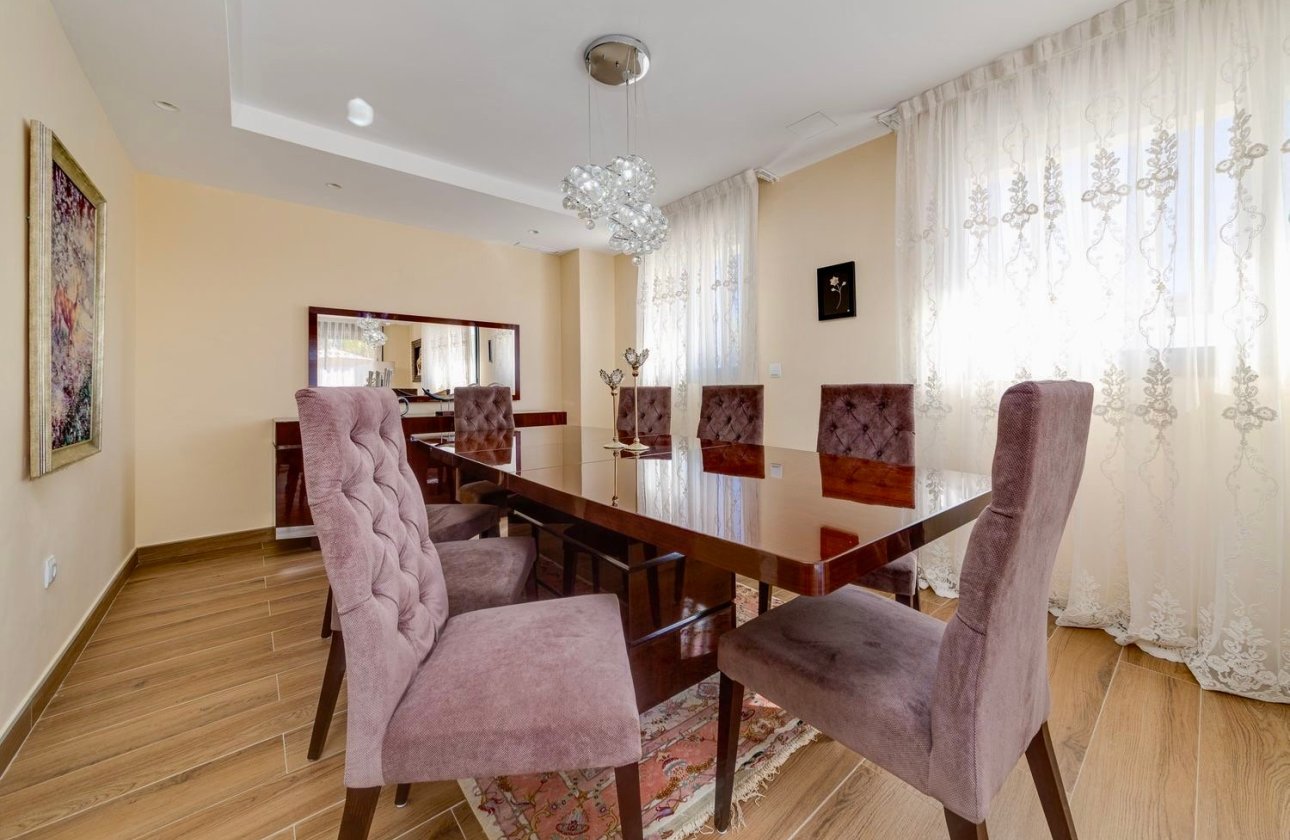 Herverkoop - Villa -
Torrevieja - Costa Blanca