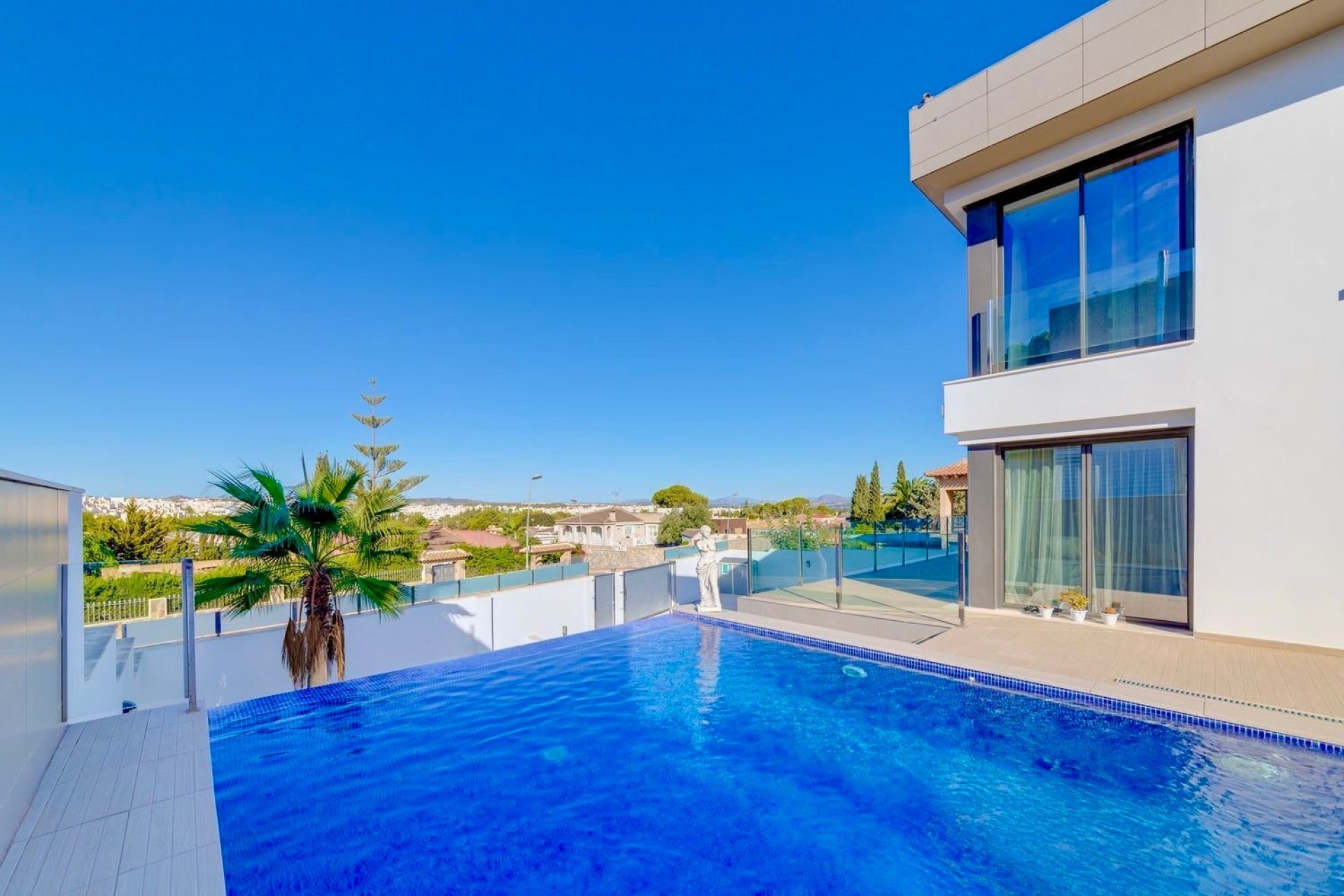 Herverkoop - Villa -
Torrevieja - Costa Blanca
