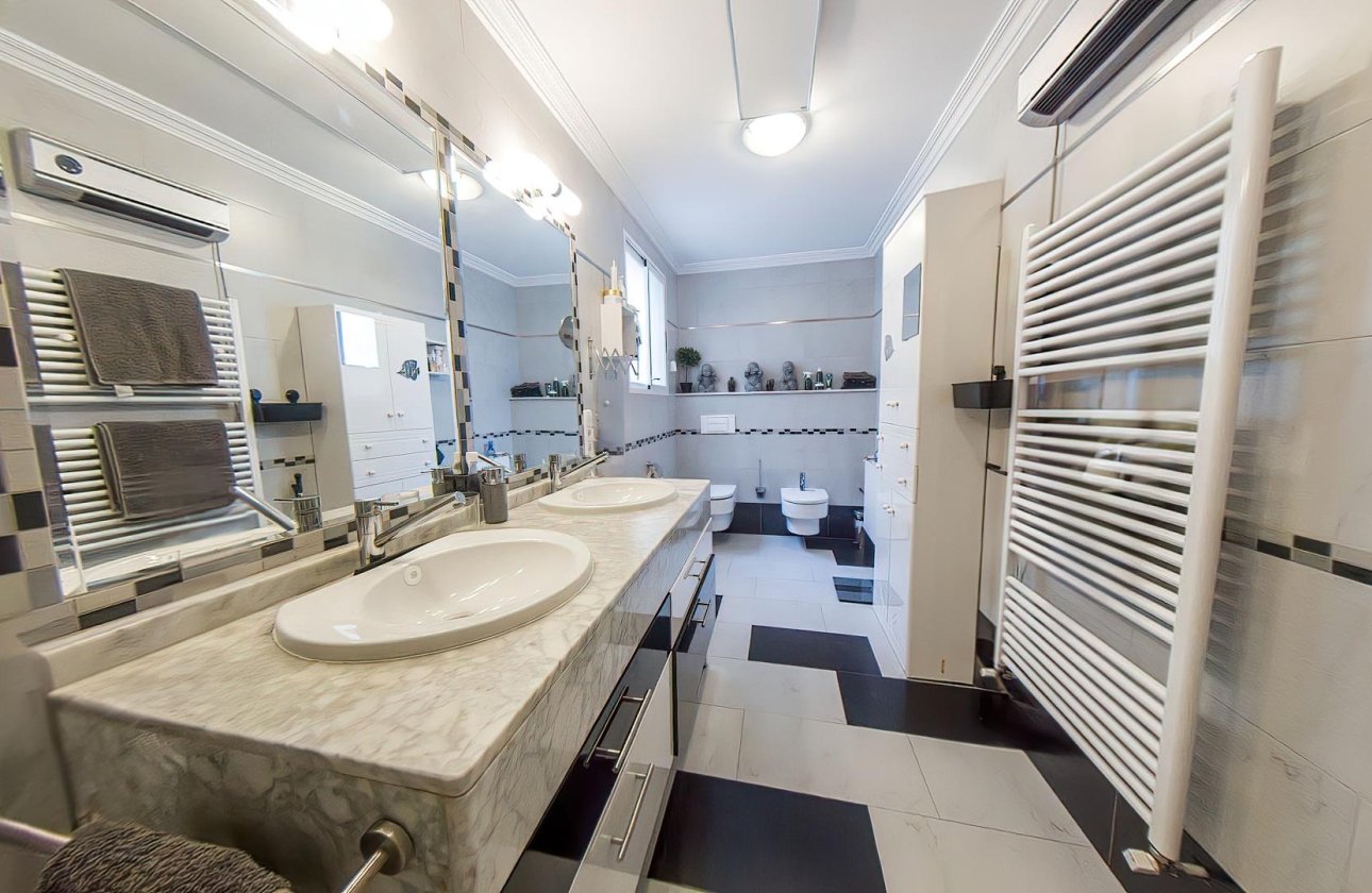 Herverkoop - Villa -
Torrevieja - Costa Blanca