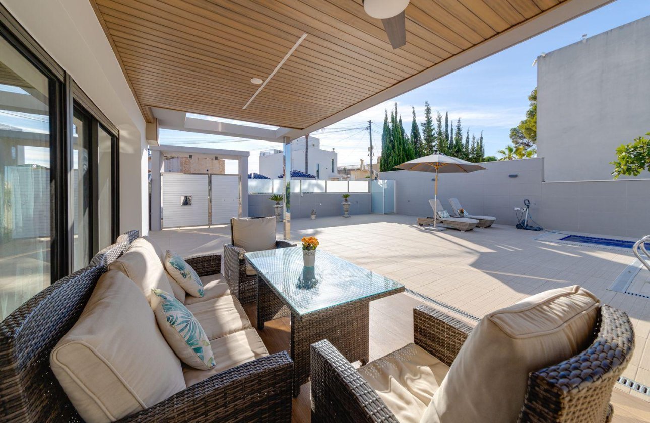 Herverkoop - Villa -
Torrevieja - Costa Blanca