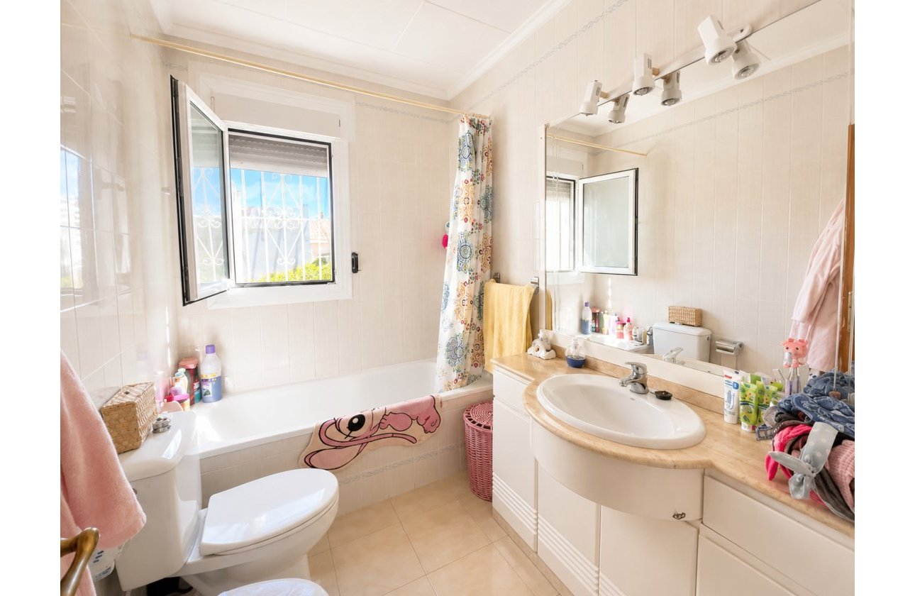 Herverkoop - Villa -
Torrevieja - Costa Blanca