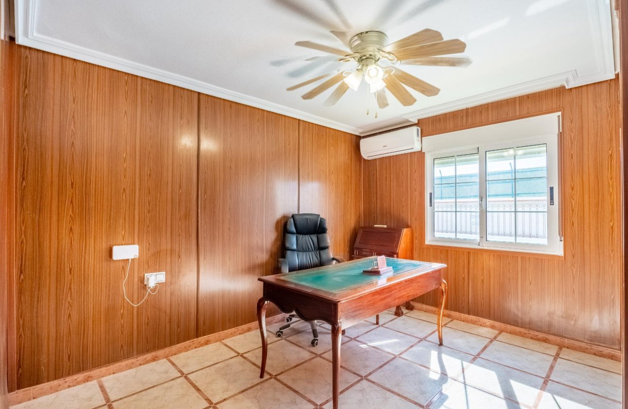 Herverkoop - Villa -
Torrevieja - El Chaparral