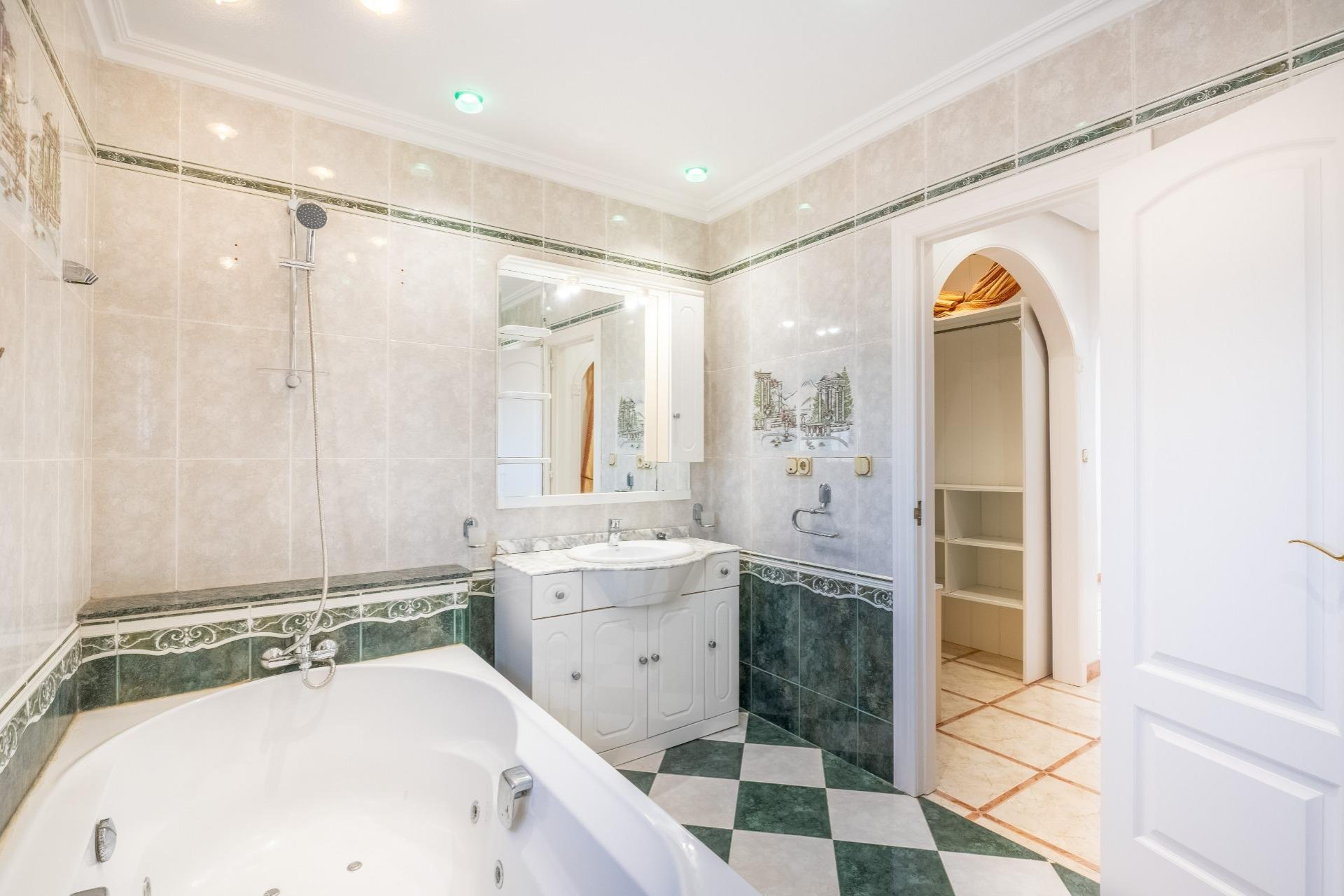 Herverkoop - Villa -
Torrevieja - El Chaparral