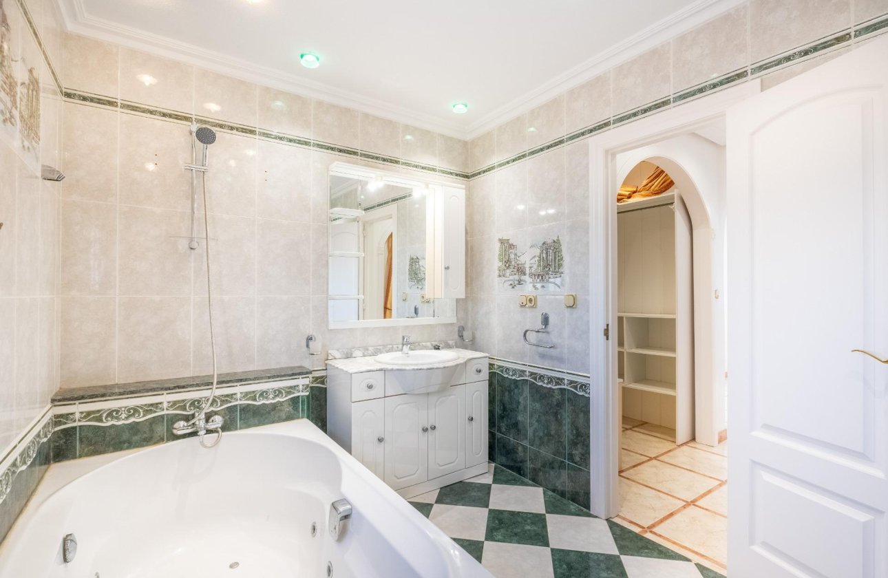 Herverkoop - Villa -
Torrevieja - El Chaparral