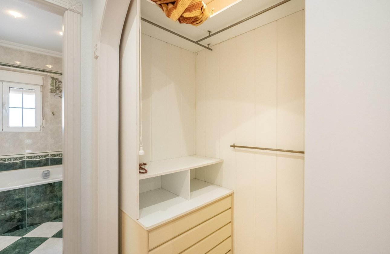 Herverkoop - Villa -
Torrevieja - El Chaparral