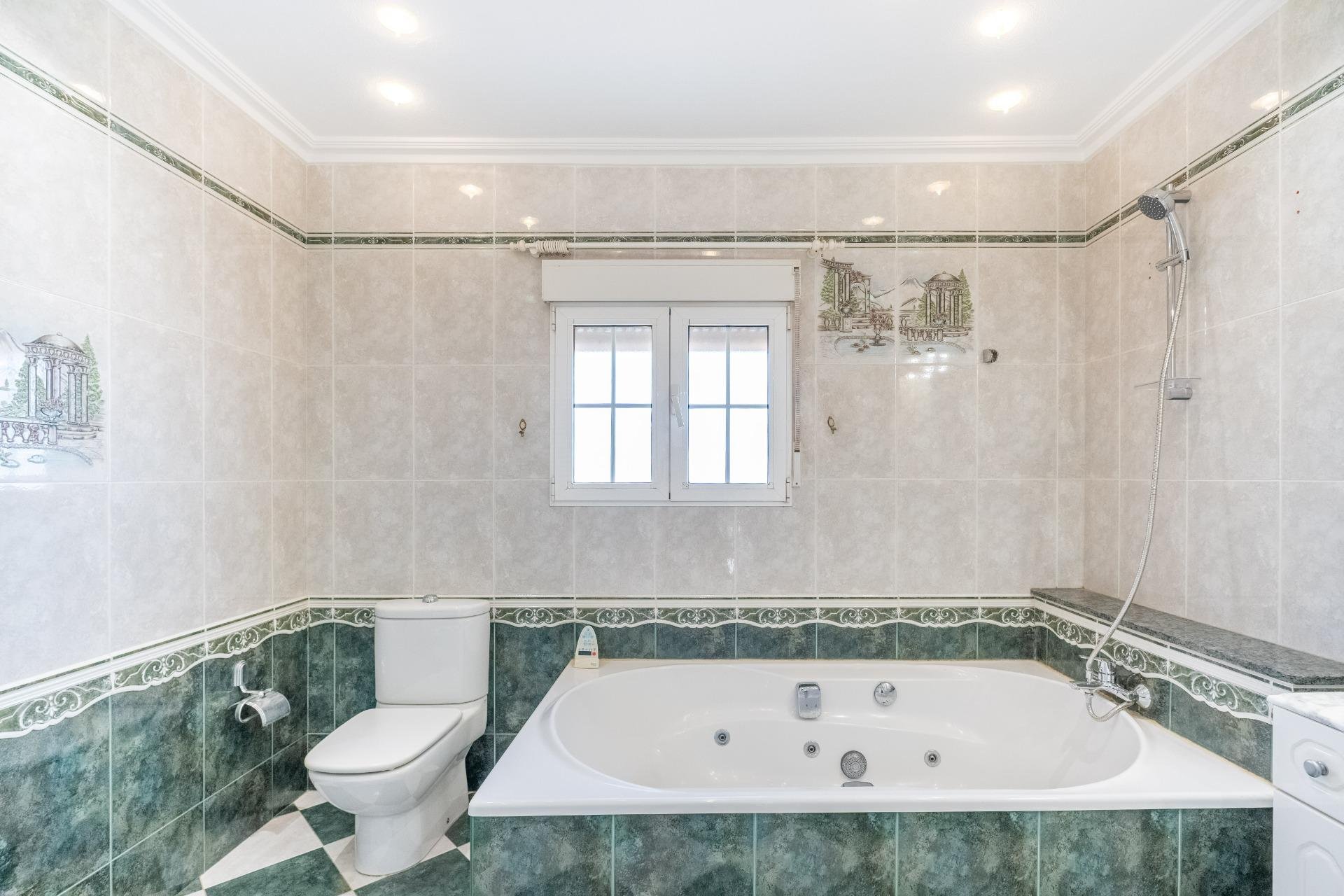 Herverkoop - Villa -
Torrevieja - El Chaparral