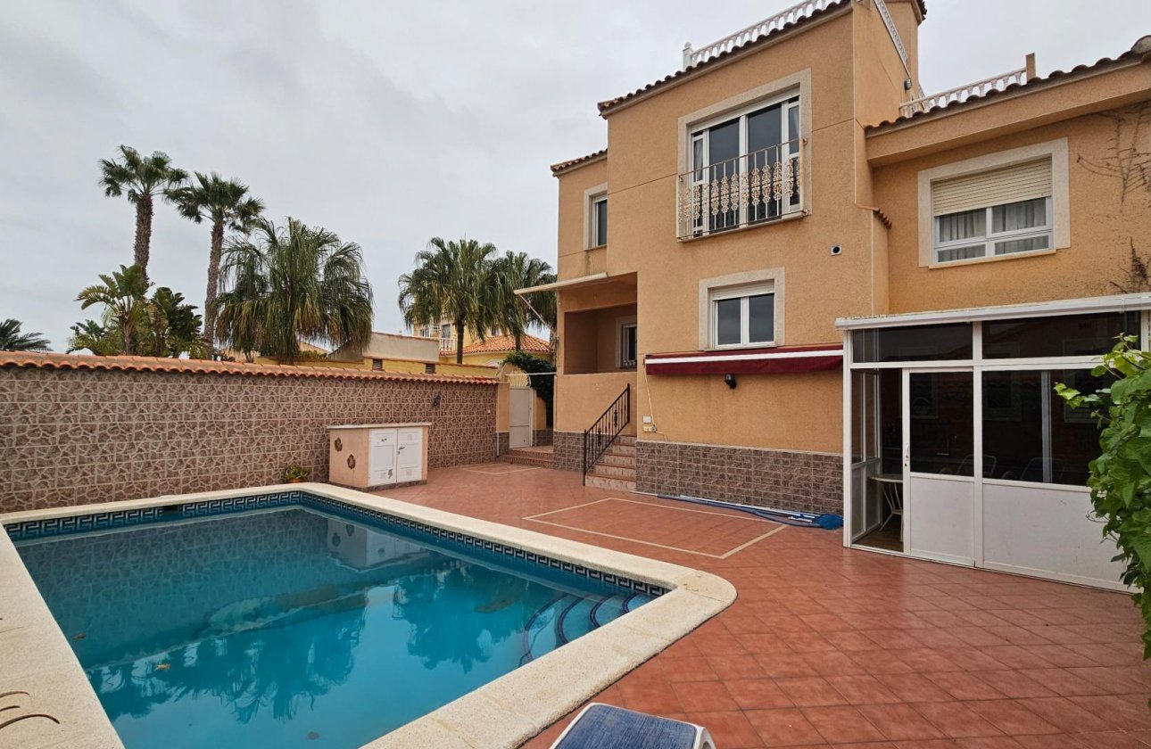 Herverkoop - Villa -
Torrevieja - El Chaparral