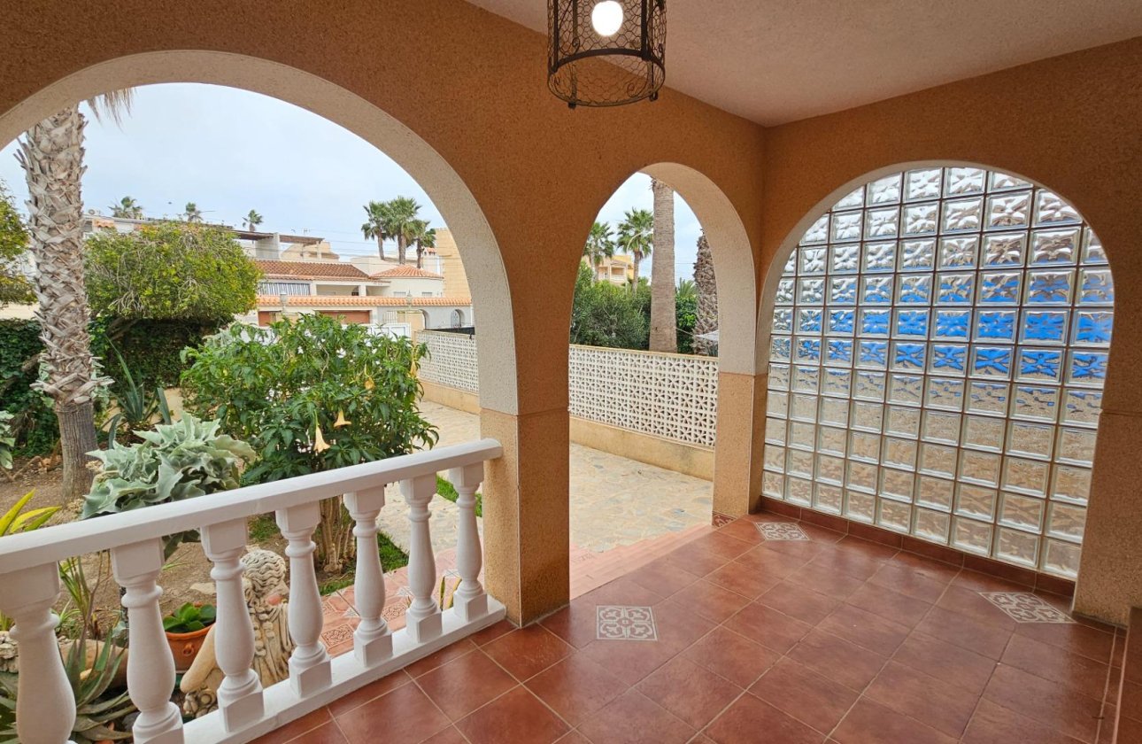 Herverkoop - Villa -
Torrevieja - El Chaparral