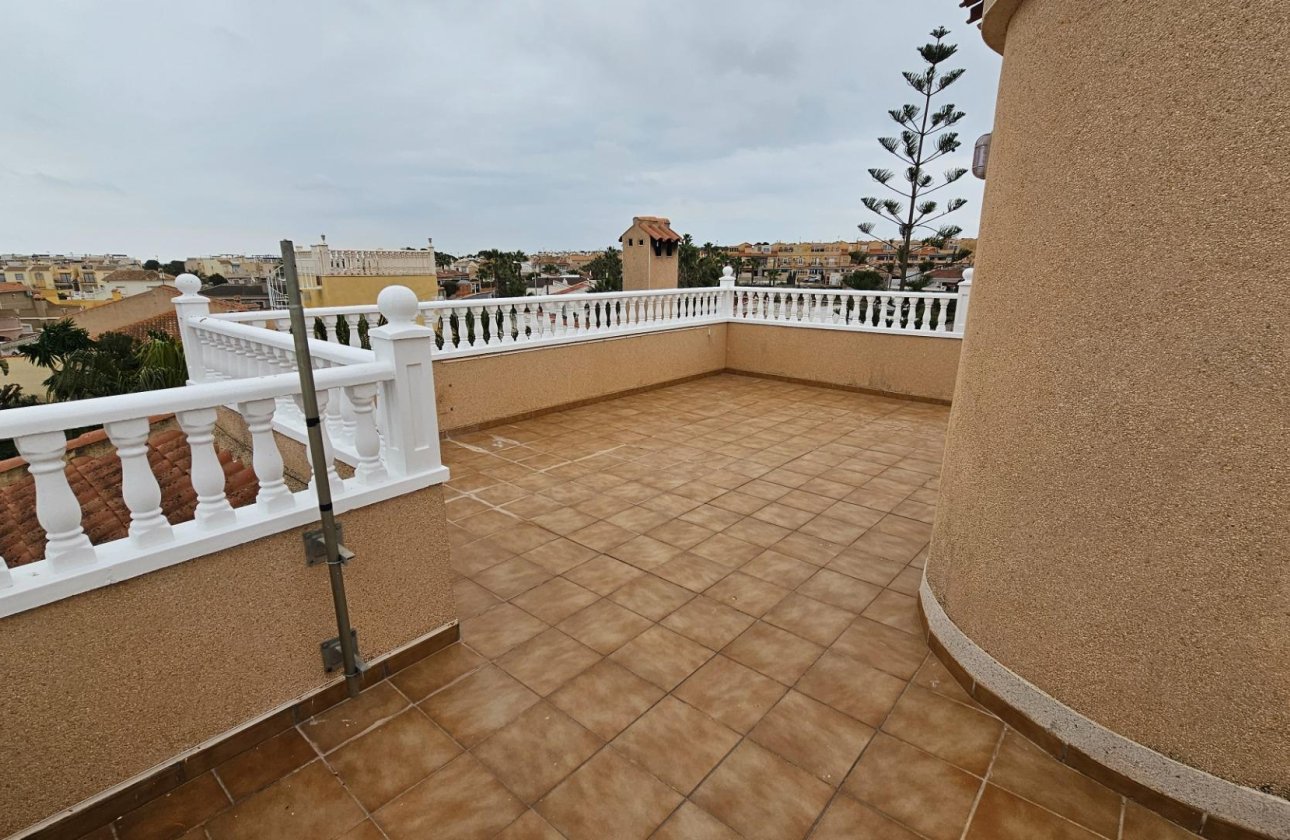 Herverkoop - Villa -
Torrevieja - El Chaparral