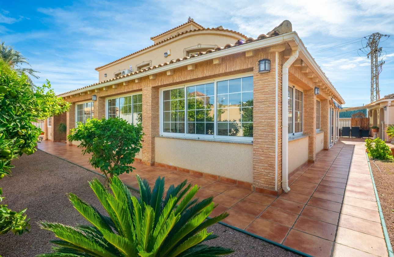 Herverkoop - Villa -
Torrevieja - El Chaparral