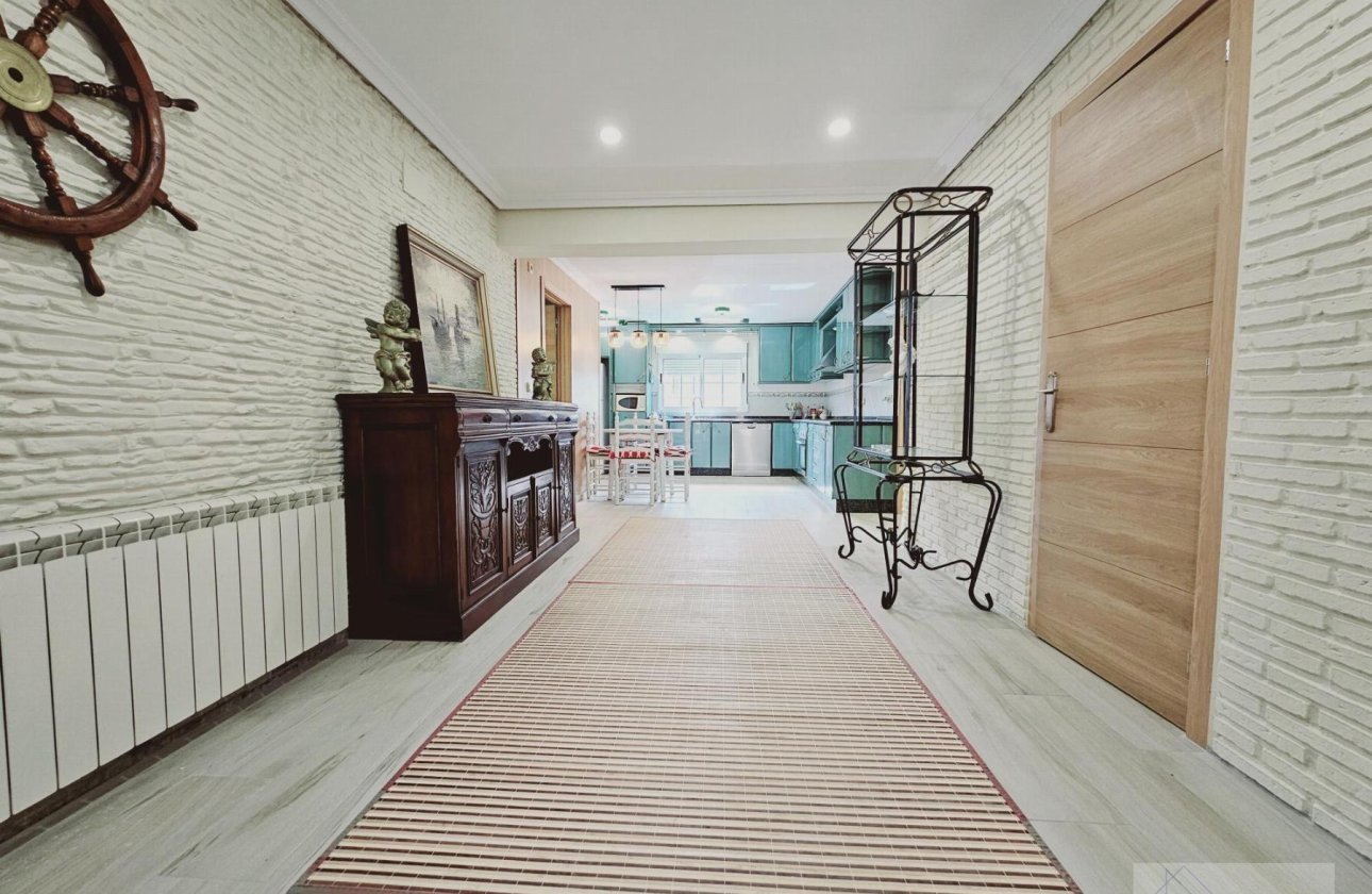 Herverkoop - Villa -
Torrevieja - La Siesta - El Salado - Torreta