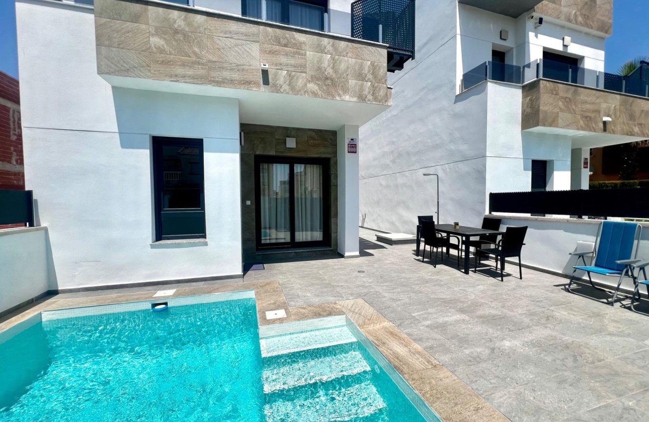 Herverkoop - Villa -
Torrevieja - La Siesta - El Salado - Torreta