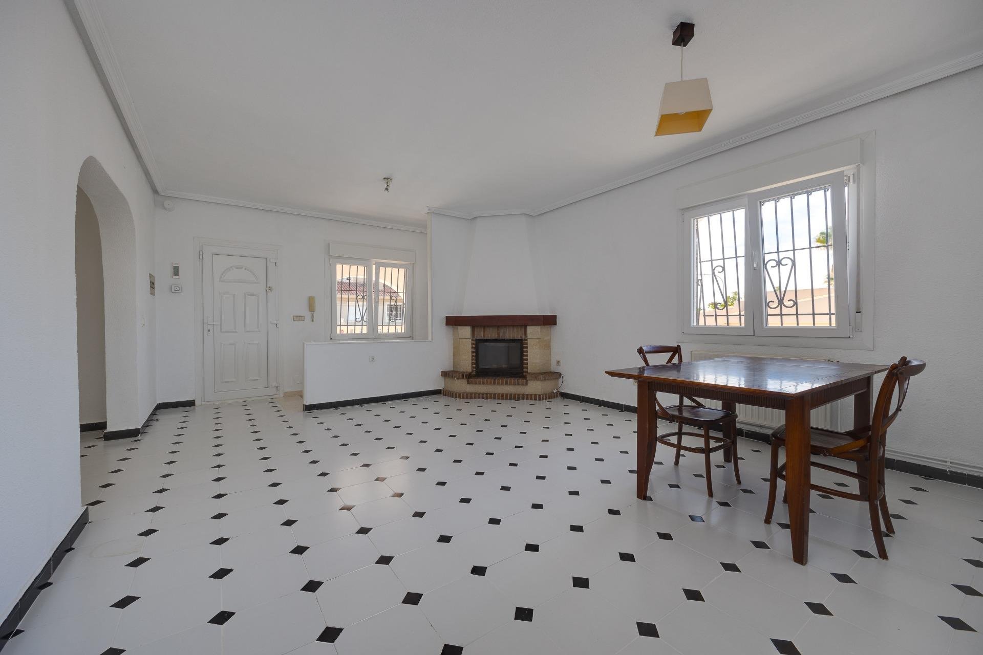 Herverkoop - Villa -
Torrevieja - La Siesta - El Salado - Torreta